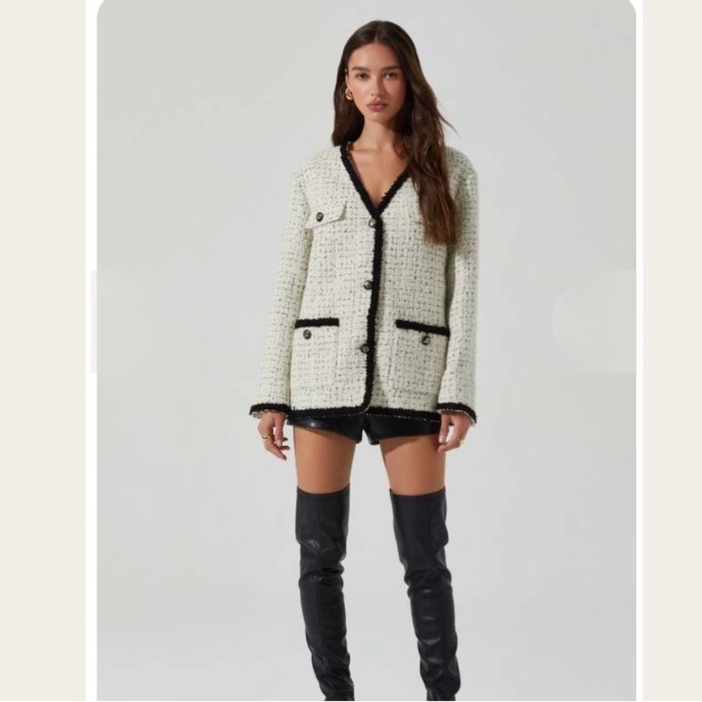 ASTR Editha Tweed Coat size Large - Picture 5 of 9